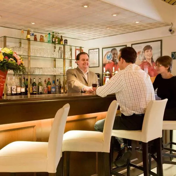 Hotel Mermoz Paris Le Bourget，位于拉库尔讷夫的酒店
