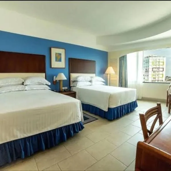 Edificio de Apartamentos Colón Miramar，位于萨利纳斯的酒店