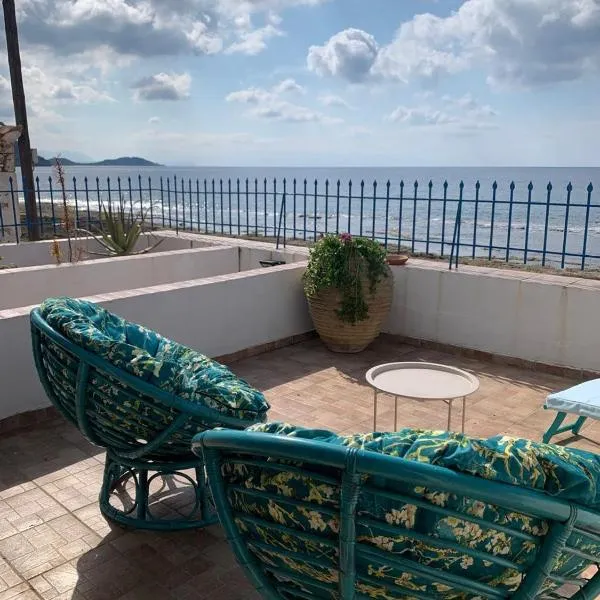 Mani Seaside Home，位于圣尼古拉奥斯的酒店