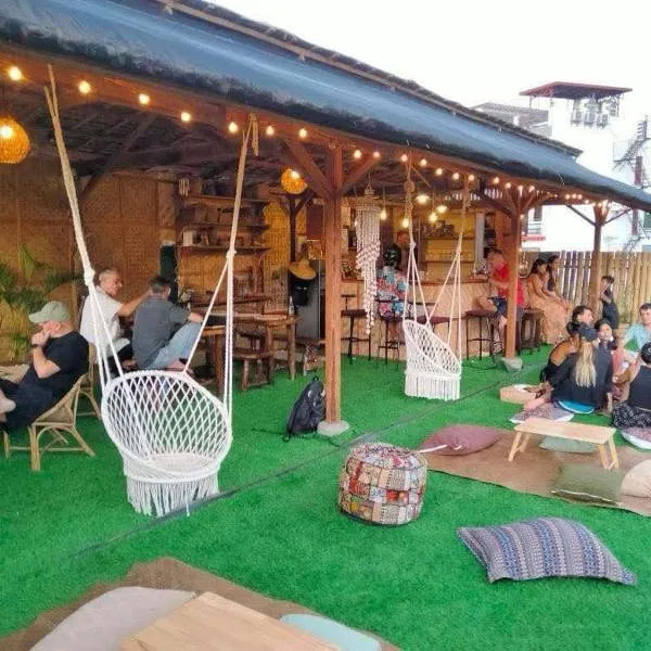 Casa Luntian Lodge and Cafe，位于波尔多·格尼拉的酒店