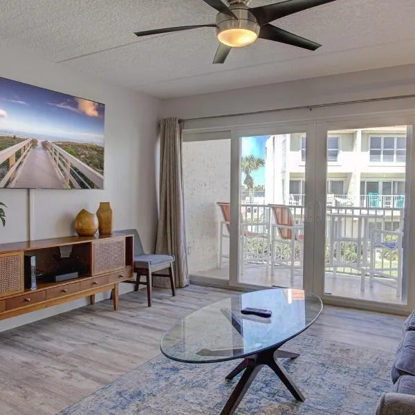 Beautiful Ocean Side 2 Bedroom Condo with Pool，位于圣奥古斯丁的酒店