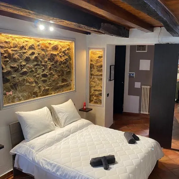 L'antica stanza，位于阿罗纳的酒店