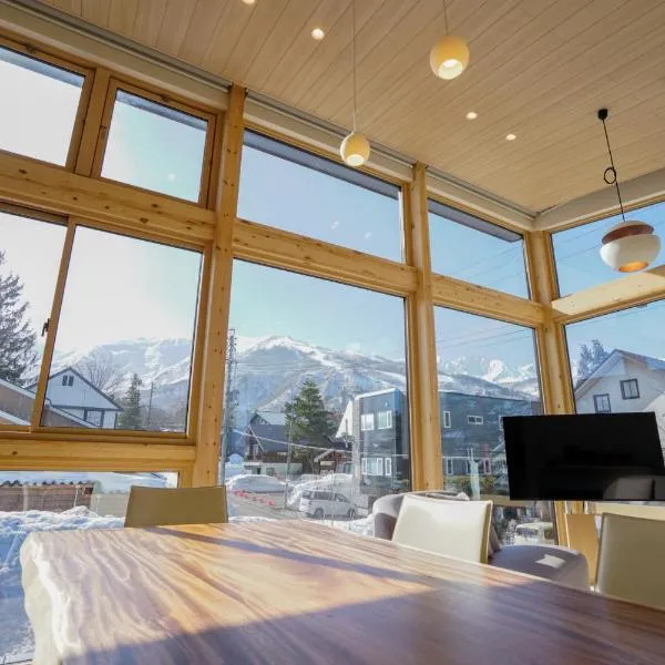 KYLA by Hakuba White Fox, Echoland Luxe w Mountain Views，位于白马村的酒店