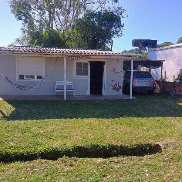 PRAZER, Casa de Vacaciones en Barra del Chuy, Sol, Mar, Comodidad y compras a 400 mts del mar, se reserva con seña!，位于巴拉德尔楚的酒店
