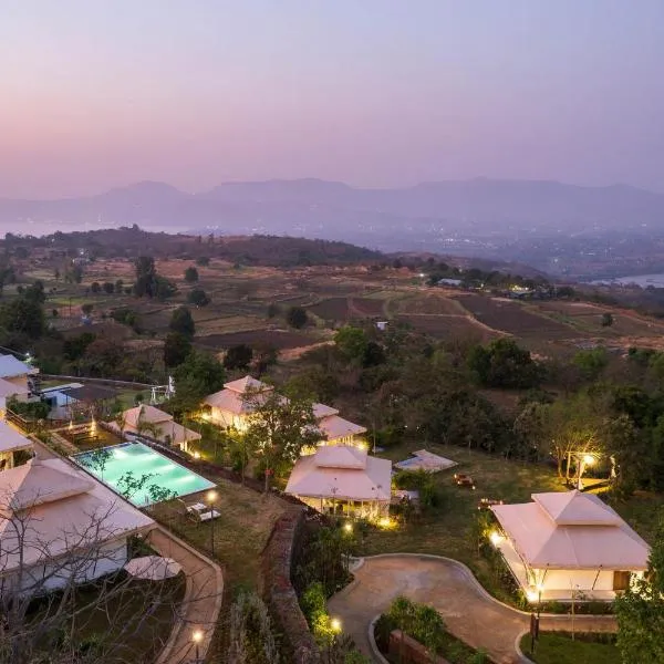 StayVista at Vaana - Glamping Tents, Jacuzzi, Pool，位于罗纳瓦拉的酒店
