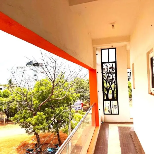 ASSHAPPYSTAYINN HOTEL，位于蒂鲁奇奇拉帕利的酒店