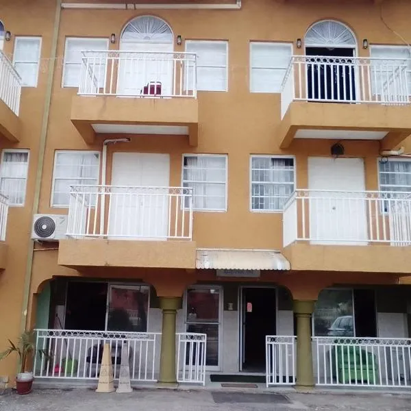 Kibo Hotel Limited，位于Savanna-la-Mar的酒店