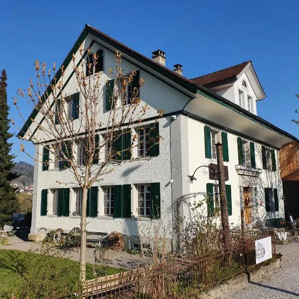 Huus74，位于Menziken的酒店