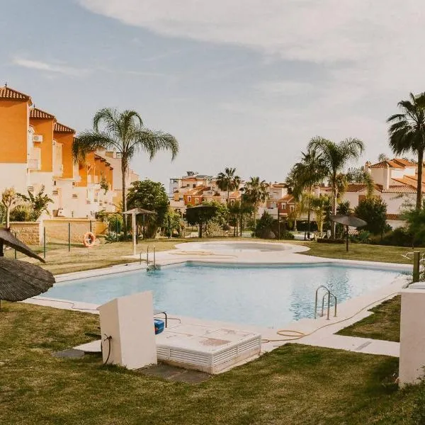 Bonito piso junto a campo de golf mar y montaña，位于林孔-德拉维多利亚的酒店