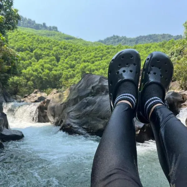 Daily Free Trekking Tour - Nguyen Shack，位于峰牙的酒店