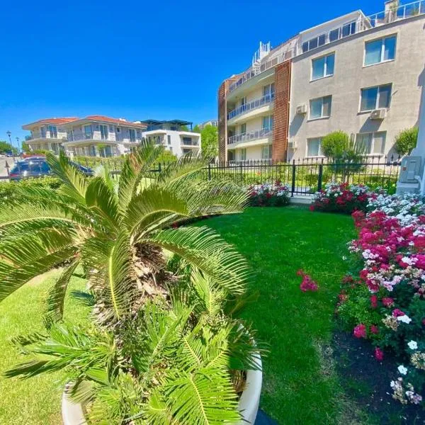 Rose Garden Deluxe，位于切尔诺莫雷茨的酒店