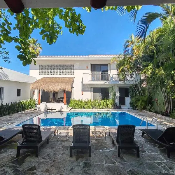 Casa Armonia , apartments with pool，位于科苏梅尔的酒店