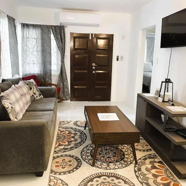 Serene Getaway-Newly renovated spacious 2 beds 2 baths，位于蒙特哥贝的酒店