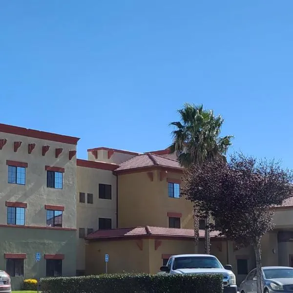维克托维尔赫斯珀里亚春季山丘套房酒店，位于希斯皮里亚的酒店