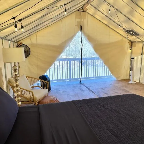 Furnished Teepee/Glamping/Red River Access/King Bd，位于Stanton的酒店