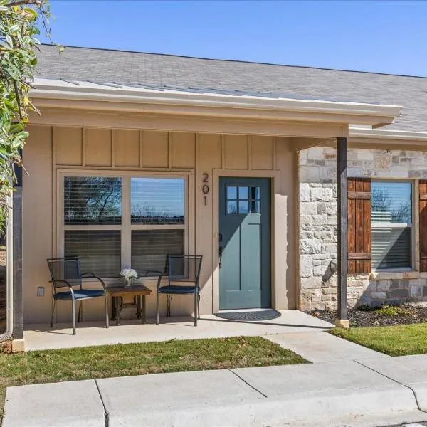 Hill Country Hideout in FBGTX，位于弗雷德里克斯堡的酒店