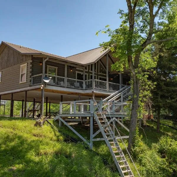 Happy Times on Caddo River by StayLage，位于Glenwood的酒店