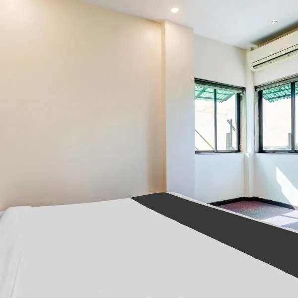 Super Townhouse Oak Ramdaspeth Downtown，位于那格浦尔的酒店