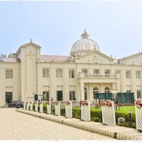 Rajwada Hotel and Resort，位于巴雷利的酒店
