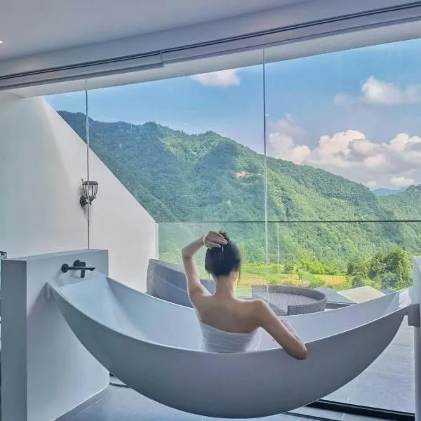 Healing House--Free one way pick up service over 2 nights，位于张家界的酒店