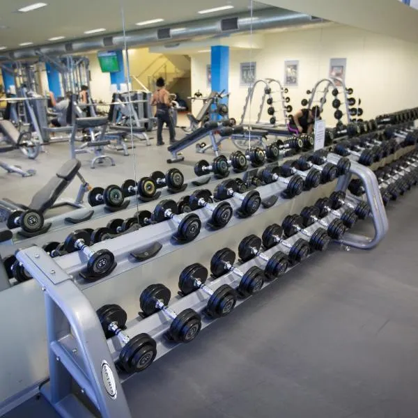 爱丽丝泉拉赛特斯皇冠假日酒店，位于艾利斯斯普林斯的酒店