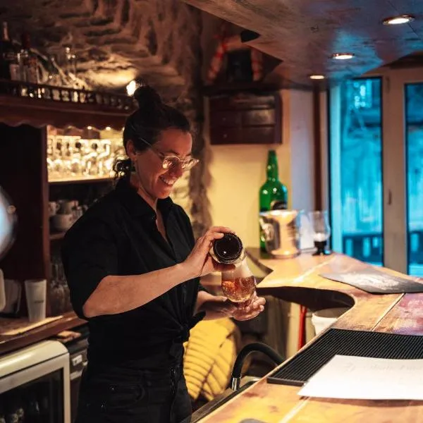 Hotel Le Pied Moutet，位于莱德萨阿尔卑斯的酒店