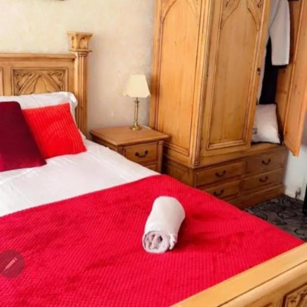 Luxury 4 Bedroom entire Apartment in Birmingham Free Parking peaceful place smethwick，位于伯明翰的酒店