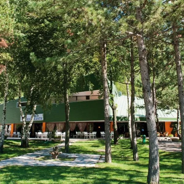 卡尔尼亚酒店，位于卡瓦佐卡尔尼科的酒店