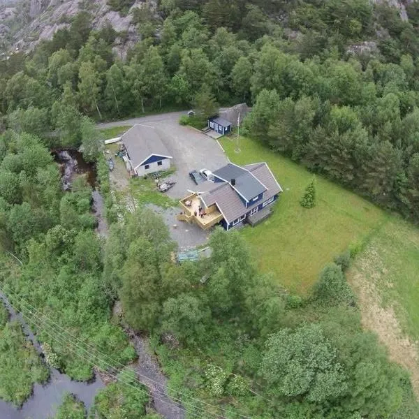 Leilighet toppetasje, Flekkefjord，位于弗莱克菲尤尔的酒店