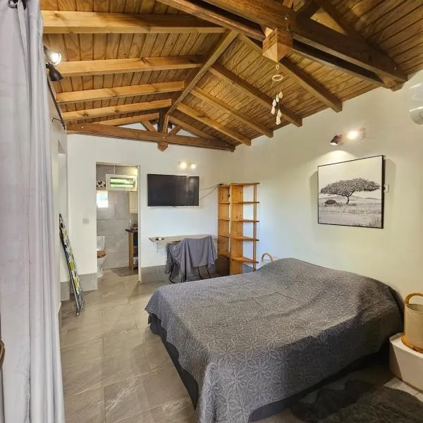 Eden Cottage, charming bungalow, à 15 min de l'aéroport，位于拜马欧的酒店