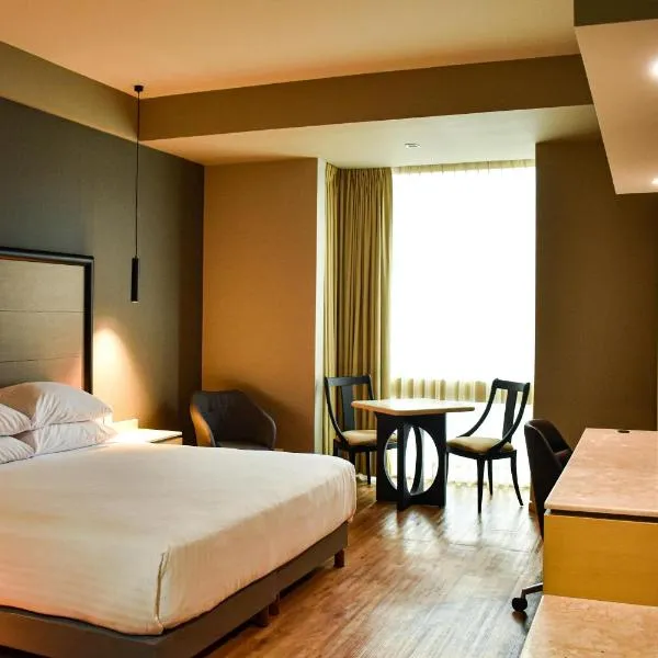 Ramada by Wyndham Mexico City Santa Fe，位于墨西哥城的酒店