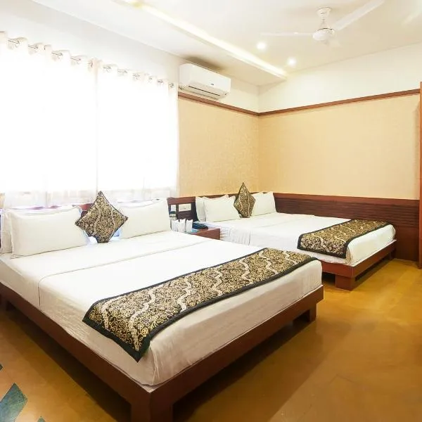 Uddhav Vilas A Family Hotel，位于Dabok的酒店