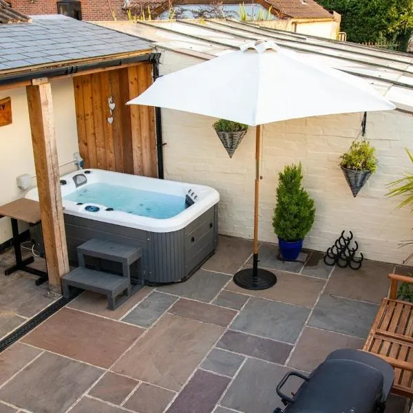The Nest Close to York with Hot Tub，位于Barmby on the Marsh的酒店