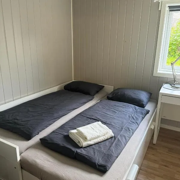 Room with shared kitchen and bathroom nr 2，位于特罗姆瑟的酒店