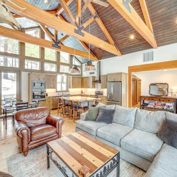 Chelan Mountain Retreat Chalet with Fire Pit!，位于奇兰的酒店