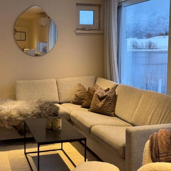Moderne Leilighet i Lofoten，位于莱克内斯的酒店