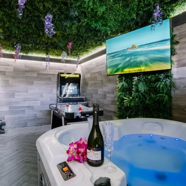 Rockside - Luxury 1 bedroom home with hot tub, central location, parking and pet friendly，位于温德米尔的酒店