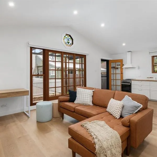 Jony's Cottage - Private, peaceful, close to town!，位于波拉尔的酒店