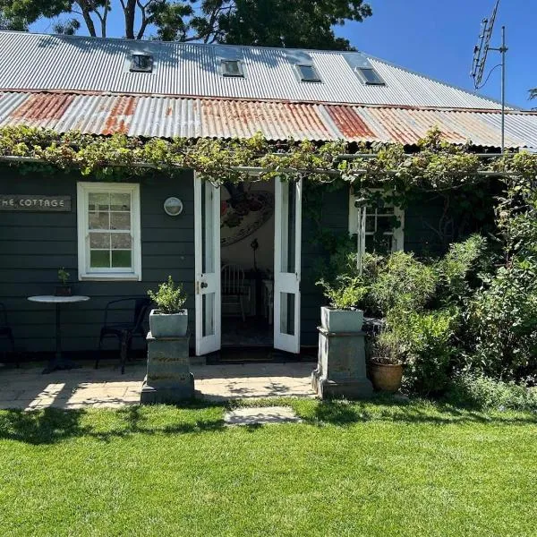 Apple Tree Lane Cottage，位于波拉尔的酒店