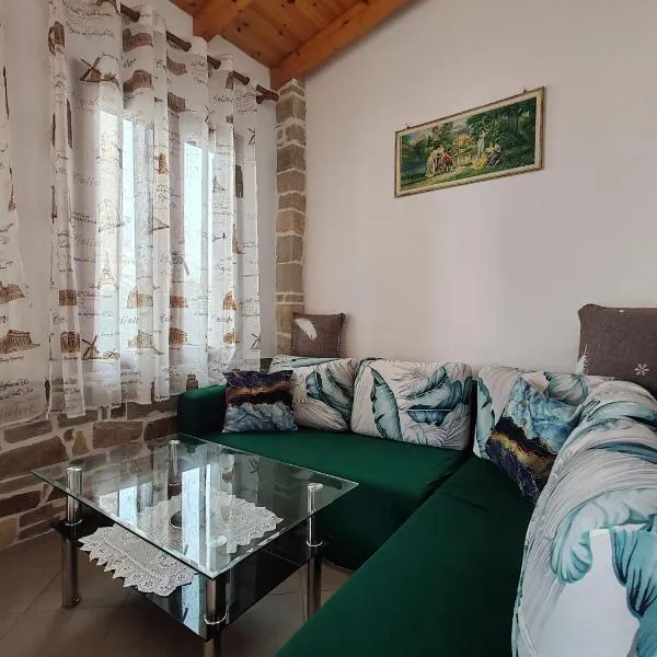 Traditional house in the centre of Kymi，位于凯米的酒店