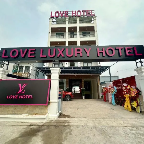 Love Luxury Hotel Vườn Lài，位于胡志明市的酒店