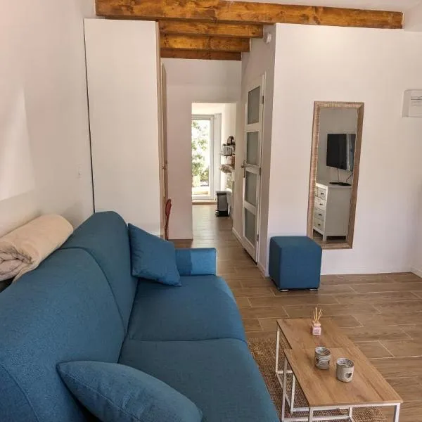Studio cosy neuf calme -Parking Terrasse privée Piscine 5mn Gare TGV Aix et ZA Aix la Duranne 15 mn Aéroport Marseille，位于卡布列斯的酒店