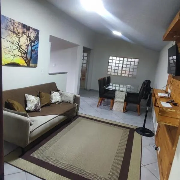 CASA ACONCHEGANTE e ESPAÇOSA，位于欧里尼奥斯的酒店