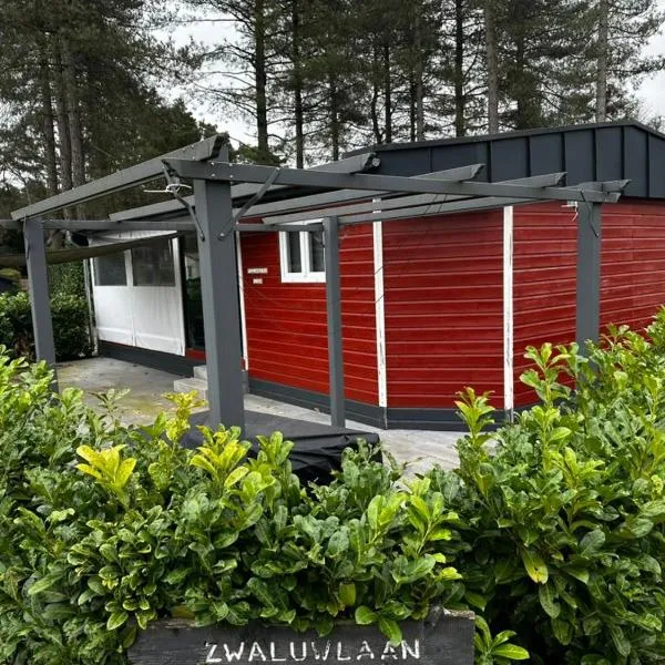 Chalet 2124 - Camping De Schatberg，位于塞弗讷姆的酒店