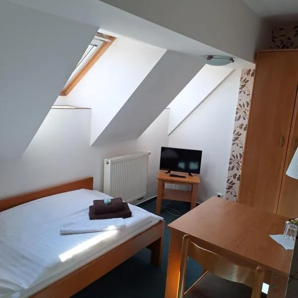 Hotel Koruna，位于顺佩尔克的酒店