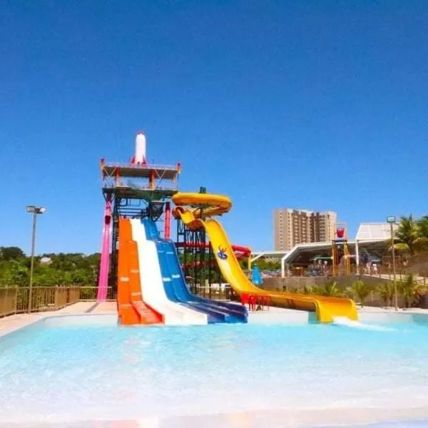 Hotel Piazza diRoma com acesso ao Acqua Park e Splash，位于卡达斯诺瓦斯的酒店