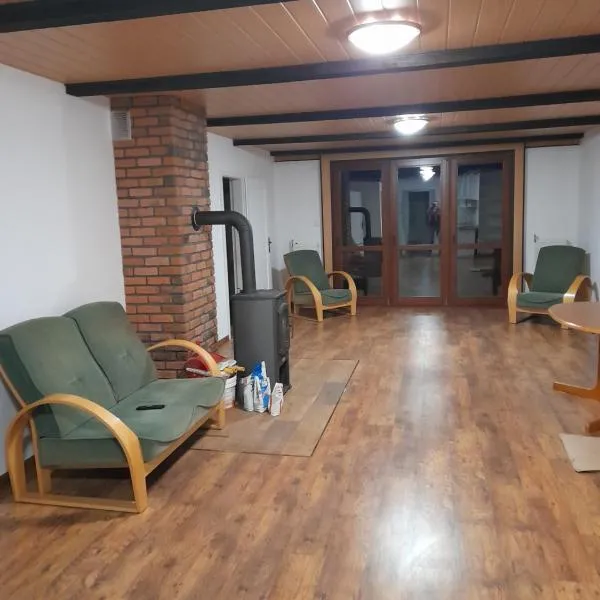Agro Apartament，位于Suchedniów的酒店