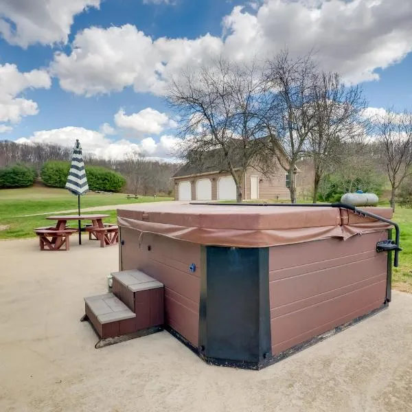 Game Room & On-Site Pond: Laurelville Retreat!，位于Laurelville的酒店