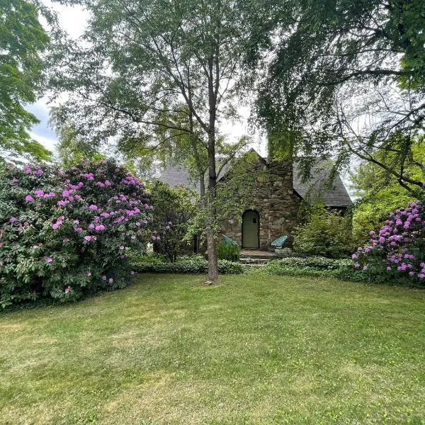 Asheville Urban Farmhouse Entire Home 4 mi to DT，位于阿什维尔的酒店