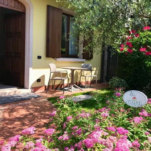 The yellow house，位于科斯特曼诺的酒店